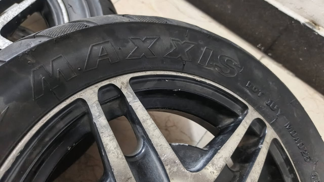 سلام عليكم شباب وياله مال جي تي آر لبيع تايرات ماكسز اصليات سعر 100رقم *********** مازنجر ما عندي واتساب موجود
