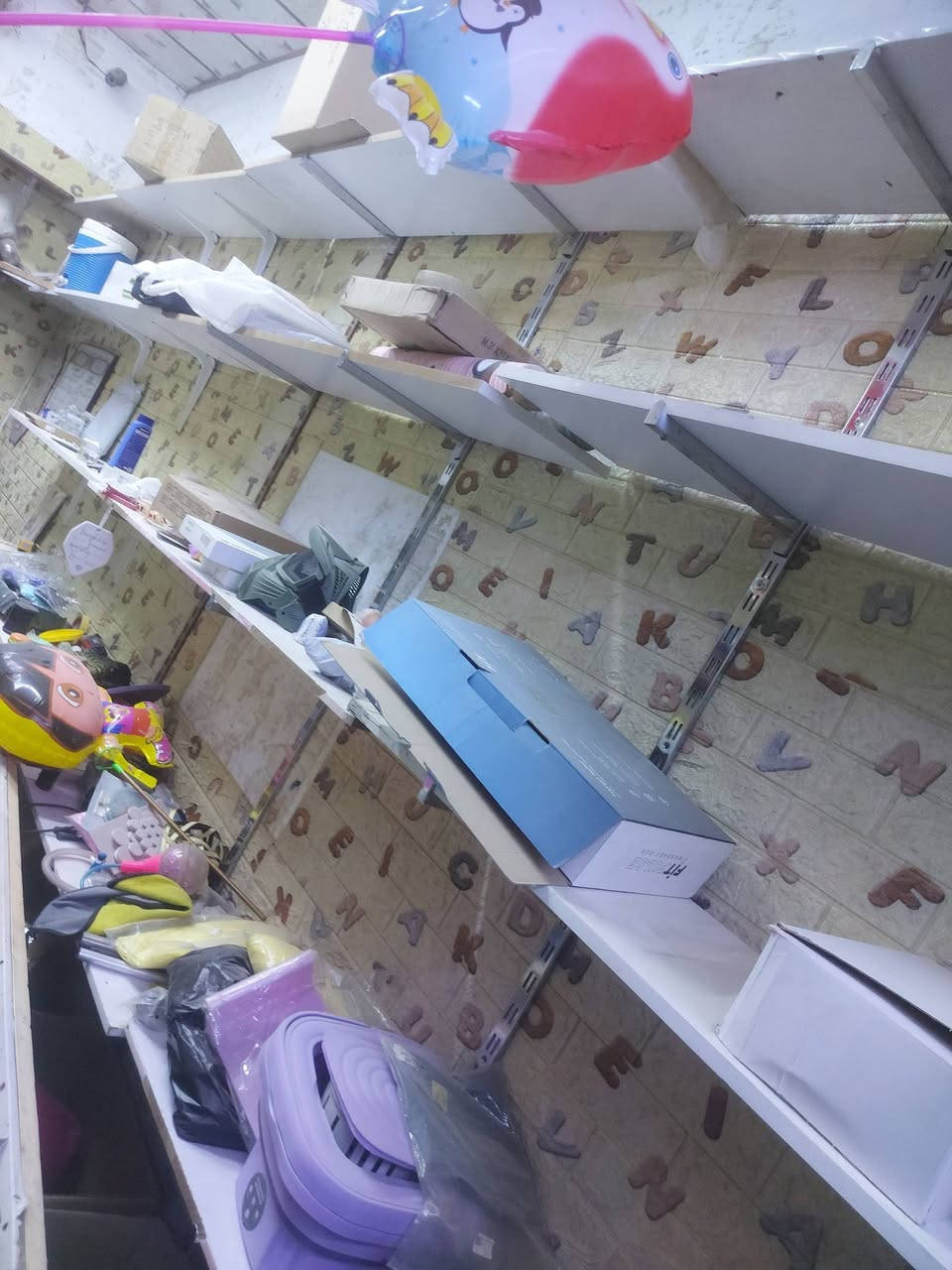 قطع اغراض محل للبيع لعدم التفرغ للاستفسار 
***********
