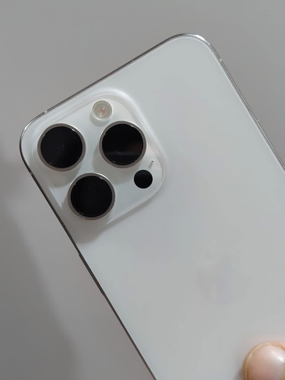 ايفون 15بروماكس ذاكره256بطاريه 86جهاز نضافه 100%سعر مليون لاتصال ***********
