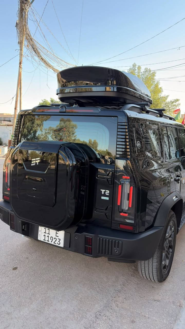 للبيع جيتور T2 بلك (أسود) هايبرد موديل 2026 (PHEV / i-DM
المحرك والأداء
ضمان مليون كيلو متر السياره
مغلفه bbf استلام شركة ماشيه 9 الف 
* محرك بنزين تيربو سعة 1.5 لتر (4 سلندر).
* نظام هايبرد قابل للشحن (Plug-in Hybrid).
* محركان كهربائيان.
* القوة الإجمالية: 375 حصان (280 كيلوواط).
* عزم الدوران: 610 نيوتن.متر.
* ناقل حركة 3DHT أوتوماتيكي.
* التسارع من 0 إلى 100 كم/س: 7.5 ثانية.
* بطارية LiFePO₄ بسعة 26.7 كيلوواط ساعة.
    * 129 كم (CLTC).
    * حوالي 100 كم (WLTC)، وهو
* تدعم الشحن الخارجي لأنها سيارة PHEV.  
الأبعاد.
التجهيزات

* شاشة وسطية كبيرة 15.6 بوصة.
* شاشة عدادات رقمية.
* كاميرا 360° مع ميزة الرؤية
* مثبت سرعة متكيف (ACC).
* المحافظة على المسار.
* تحذير التصادم والكبح التلقائي.
* فتحة سقف بانورامية.
* شحن لاسلكي للهاتف.
* مقاعد كهربائية مع التهوية
* 6 وسائد هوائية.
* نظام الثبات الإلكتروني.
* مراقبة النقطة العمياء.
* تحذير مغادرة المسار.
* المساعدة في البقاء داخل المسار.
* الكبح التلقائي في حالات الطوارئ.
بيهه تغليف ب٢٢ ورقه 
لاستفسار ***********
السعر ٤٨مليون و٥٠٠ الف دينار

