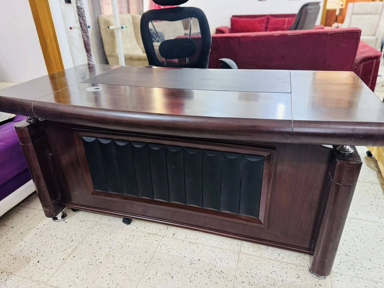 السلام عليكم ميز طعام و٣ كراسي قياس ٩٠ سم القاعده الجوه مرمر والصطح كزاز ضد الكسر ميز مكتب وكرسي دوار جدد مامستخدام قياس ١٦٠ سم ***********
