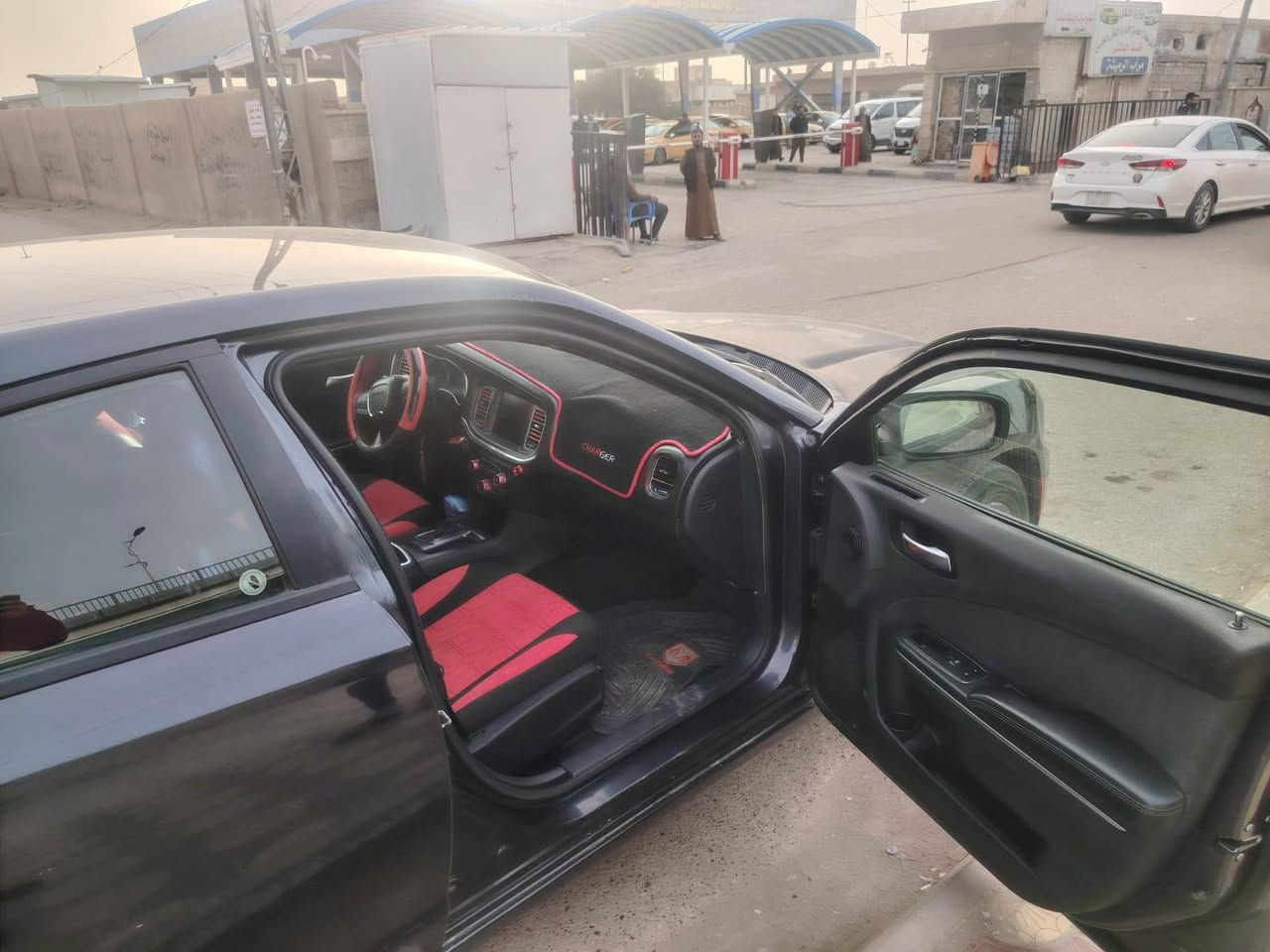 سلام عليكم جارجر لبيع موديل 17خليجي رقم مثنئ بسمي جاهزة كير مكينه حداديه أمامي خلفي تخم تأير سياره جاهزه من كلشي  مكان رميثه سعر خاص ***********
