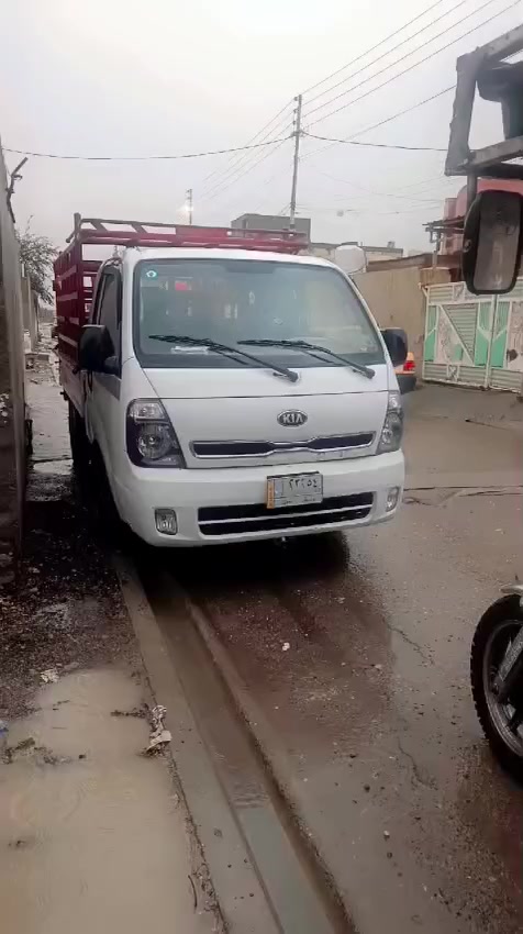 ***********
سلام وعليكم كيا حمل، 2014 2700كفالة عامة
كير ومكينه وكسل وشاصي ولاقطرت صبغ تخم  تاير تبريد شغال السعر 105وبيه مجال
