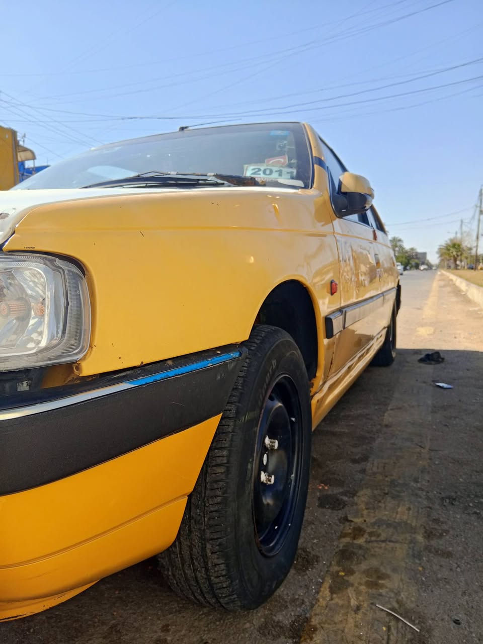 سلام عليكم بيجو 405 سياره اجازه ما ابي اي نقص بس جامله.  الايمن مضروب ومبدل ***********
