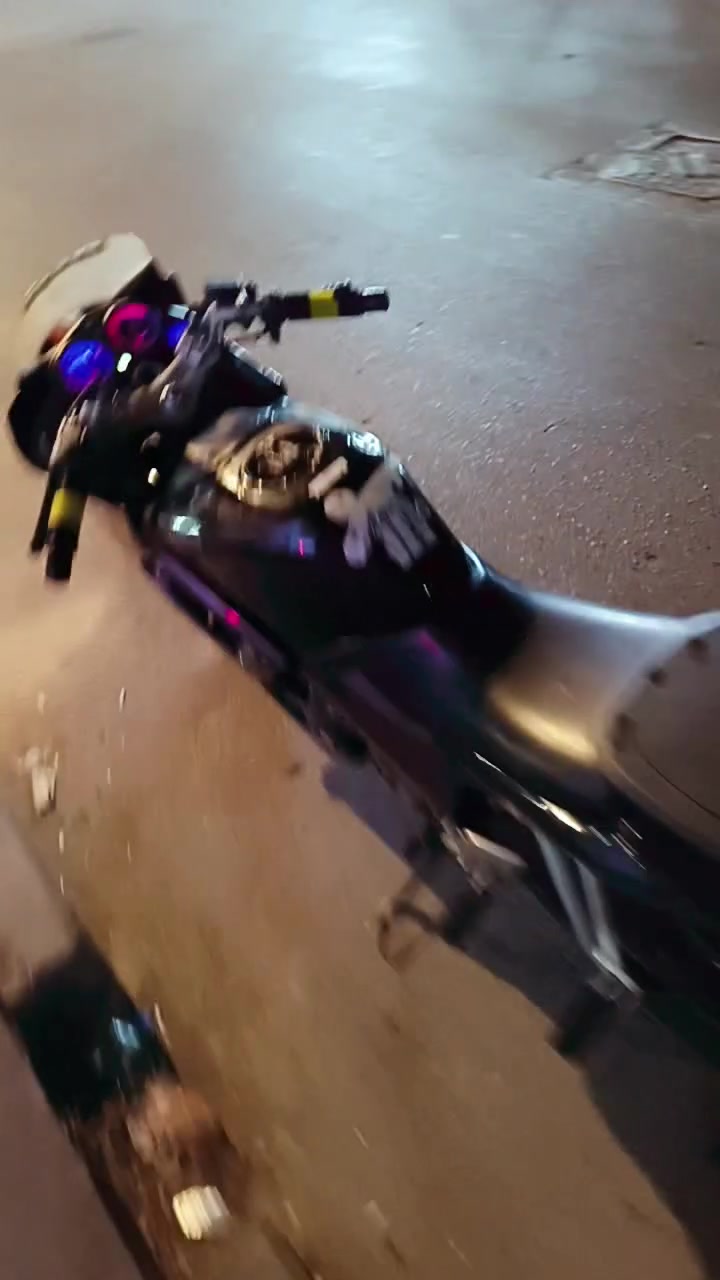السلام عليكم دراجه بطح للبيع صغيره مكينه 200 وسعرها 600وبيه مجال الشراي مكاني بغداد مدينه صدر وهذا رقمي ***********
