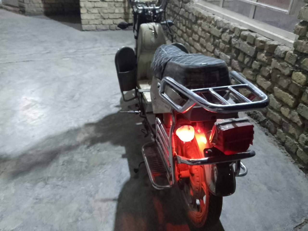 سلام وعليكم دراجه شحن هالي البيع نضيفه كلش بطاريات نضيفات دراجه شغاله مكمله من اي شي  اي عطل مابيه مكاني بغداد تاجي السعر 200وبيها مجال قليل
رقم الهاتف *********** متواجد واتساب على هذا الرقم + ما سنجر هم
