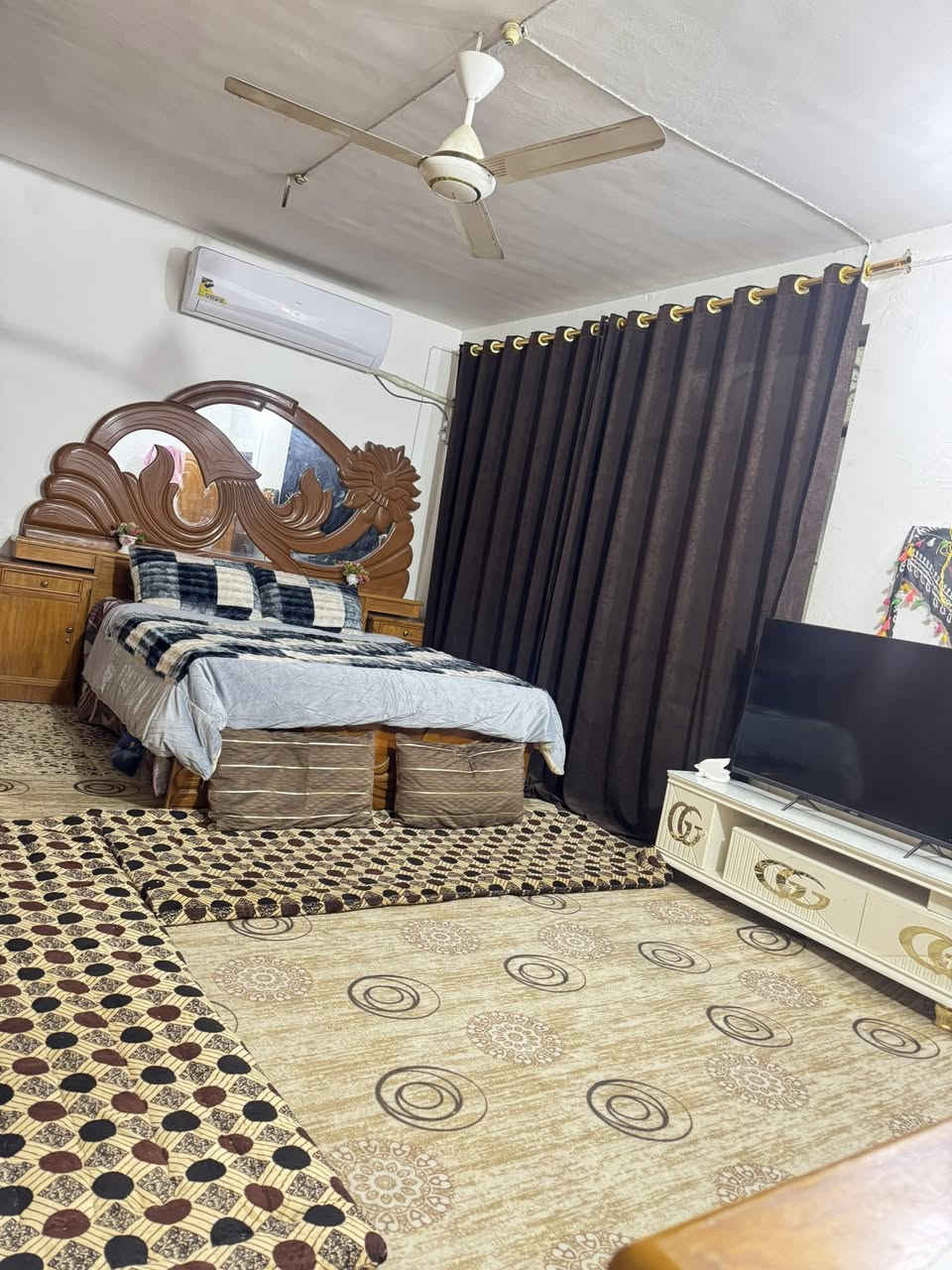 سلام عليكم 
بيت للبيع في حي المكرمه مساحته 127 متر مربع للاستفسار التواصل خاص أو اتصال على الرقم ***********
