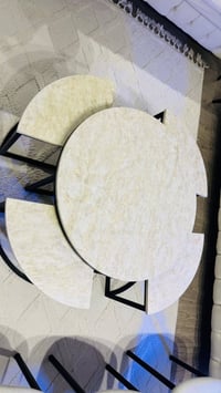 طاولة مستطيلة • ٤ مقاعد • نضيفه