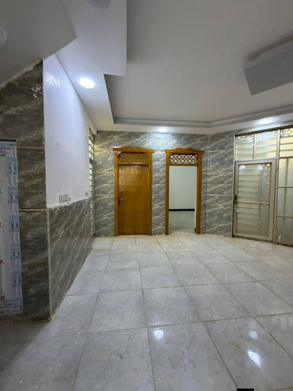 🏡دار للبيع🏡
المساحة: 120متر مربع
✅ #طابو_زراعي_سند_25_أقرار_محكمه
السعر: 58 مليون  (مع المجال)
الموقع: النجف شارع الصب  #ألخط_ألاول مقابيل قرية الغدير 

مواصفات البناء:
غرفتين نوم وصاله ومطبخ واستقبال حمامات داخليه وخارجيه وكراج 
بناء مرتب (أساس + سقف كونكريت + طابوك)
أرضية بورسلين أبو الـ 60

الخدمات:ماء كهرباء مدارس سوق تبليط متر
خط مولد

للاستفسار اتصل على *********** أو مراسله واتساب
