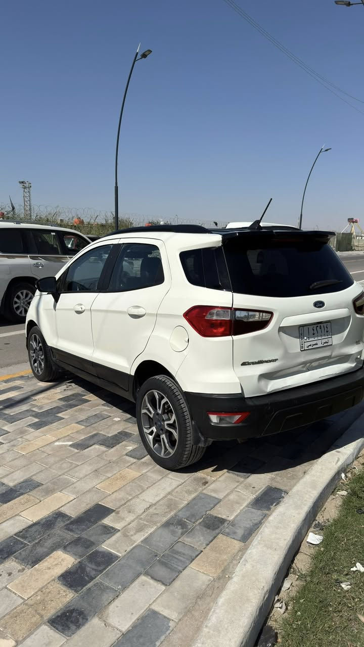 فورد ايكو سبورت اعلى ‏مواصفات
محرك 2000 ‏4 سلندر ‏المرغوب وتوني شادلها  تخم تاير جديد 
‏مواصفات
1-كراسي جلد
2-فتحة
3-نقطة عمياء بل مري 
4- ‏تدفئة ستيرن و كشنات 
5-كامرة 
6-شاشة 
وبعد بيها ‏مواصفات خير من الله ضربتها 3قطع صفحة السائق البابين واحد مبدل مصبوغ والثاني مصلح مصبوغ وجاملغ الخلفي مصلح والمامي مصلح على البارد وصارت بيها هنا بل عراق ضربة بل صندوك مثل ما موضح بل صور وما صلحتهة 
سعر المطلوب 120 وبيها مجال بسيط 
وسيارة معوقين بل 2028 تصير حرة 
مكان السيارة ب بصرة دور الضباط 
رقم ***********
