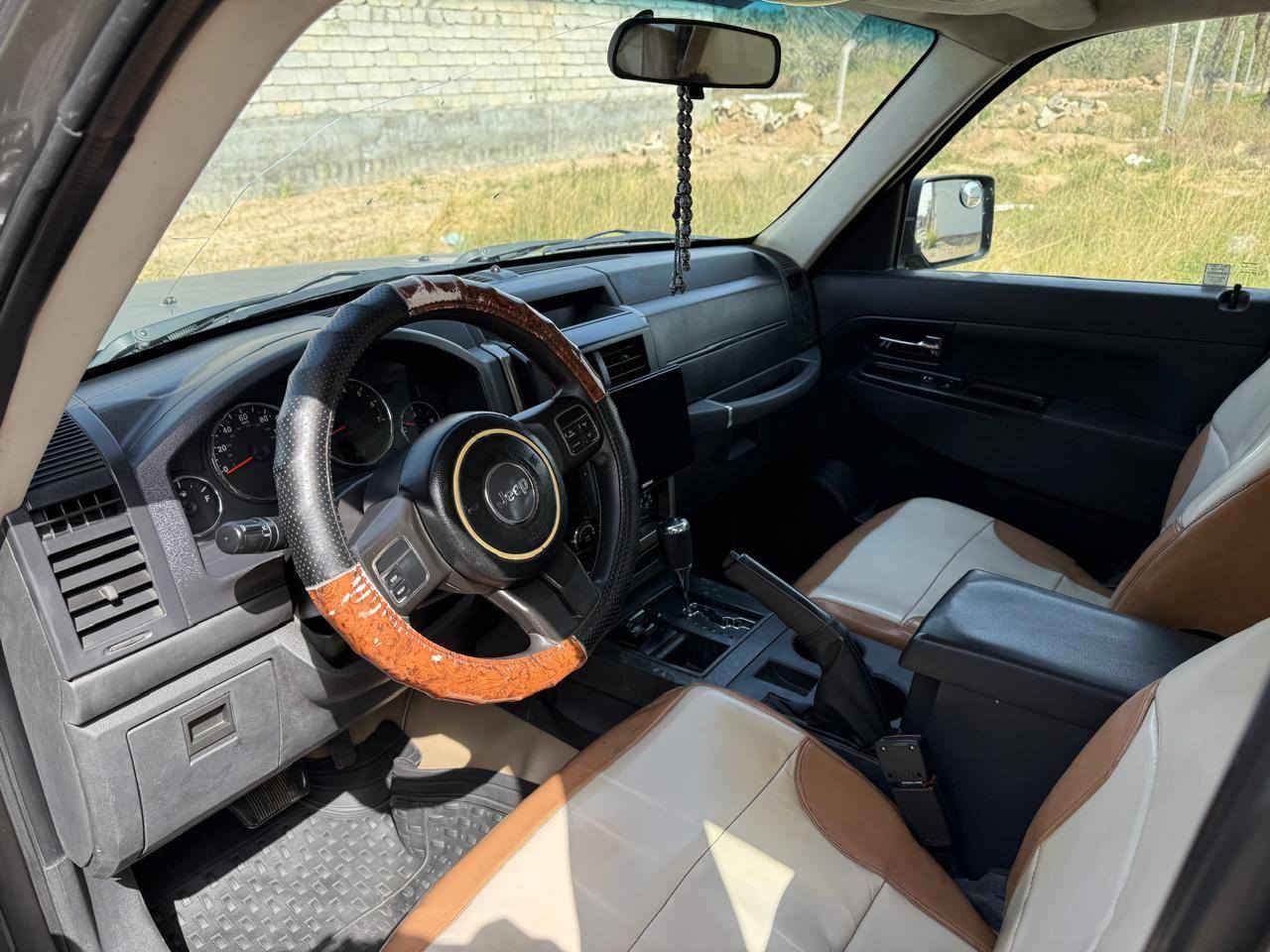 جيب ليبرتي 2012 سعر 90.   ***********
