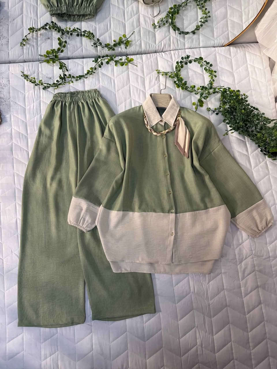 ‏✨New Collection✨

سوت- خامه صوفيا كتان
قياسات - 38 : 40 : 42 : 44 : 46 : 48 
. 
للحجز والاستفسار ع الخاص بغداد, العراق


**إذا كنت صاحب هذا الإعلان وتريد حذفه لأي سبب، رجاءا أرسل رسالة إلى الدعم الفني**