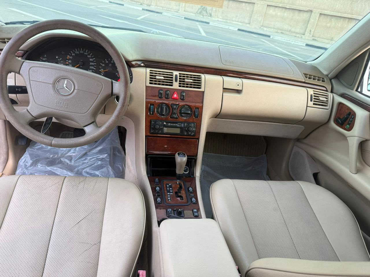 السلام عليكم
مارسدس موديل 2000 اصل
كفاله عامه من كلشي 
ادووووووات بحاله الوكاله شرط
جاهزه للاخير بدون لوحات 
بيع فقط 
للاستفسار ***********
