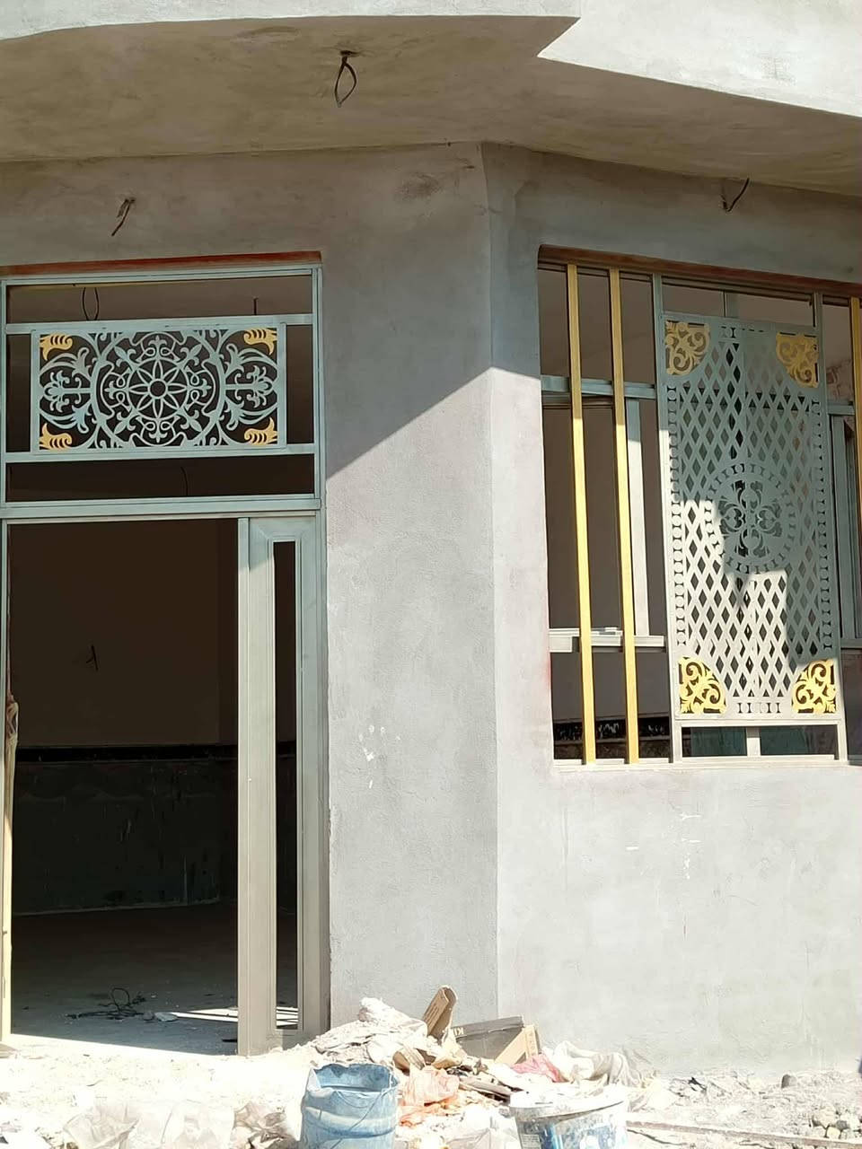 صباغ ابواب وشبابيك درجه اولى وكافة انواع الصبغ الداخل والخارج وعمل الواجهيات ***********
