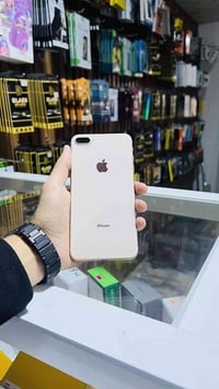 آيفون ٨ بلس • ٦٤ • بطاريه ١٠٠