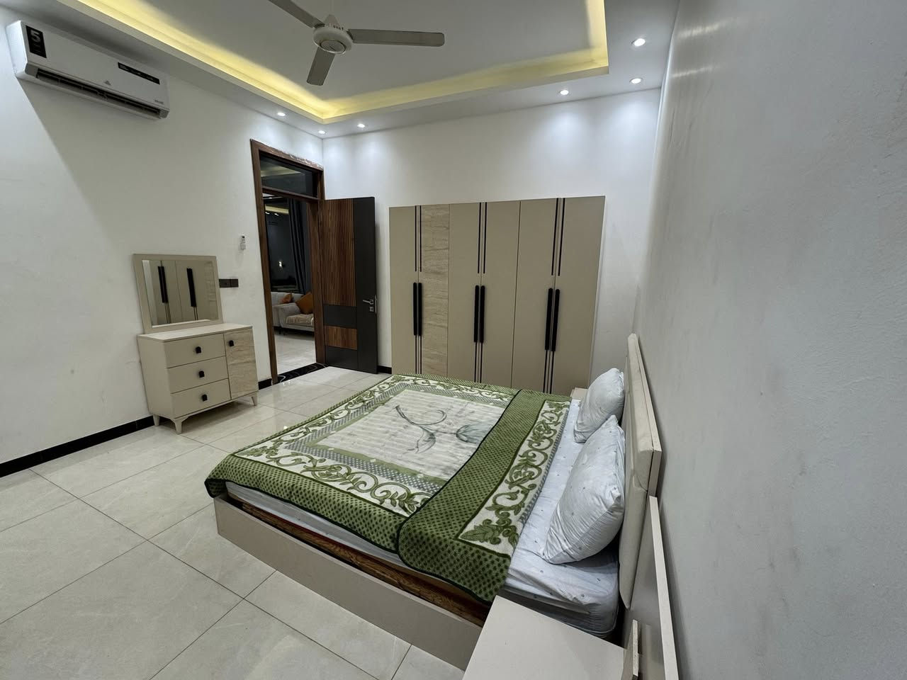 ✨ عيشوا الفخامة والهدوء بمزرعة ريڤيرا ✨
حجوزات متوفرة طيلة أيام الأسبوع للعوائل والشباب وجميع المناسبات،

أجواء طبيعة ساحرة، خصوصية عالية وتجهيزات متكاملة تليق بأجمل لحظاتكم.

📲 للحجز والاستفسار مراسلة واتساب: ***********
