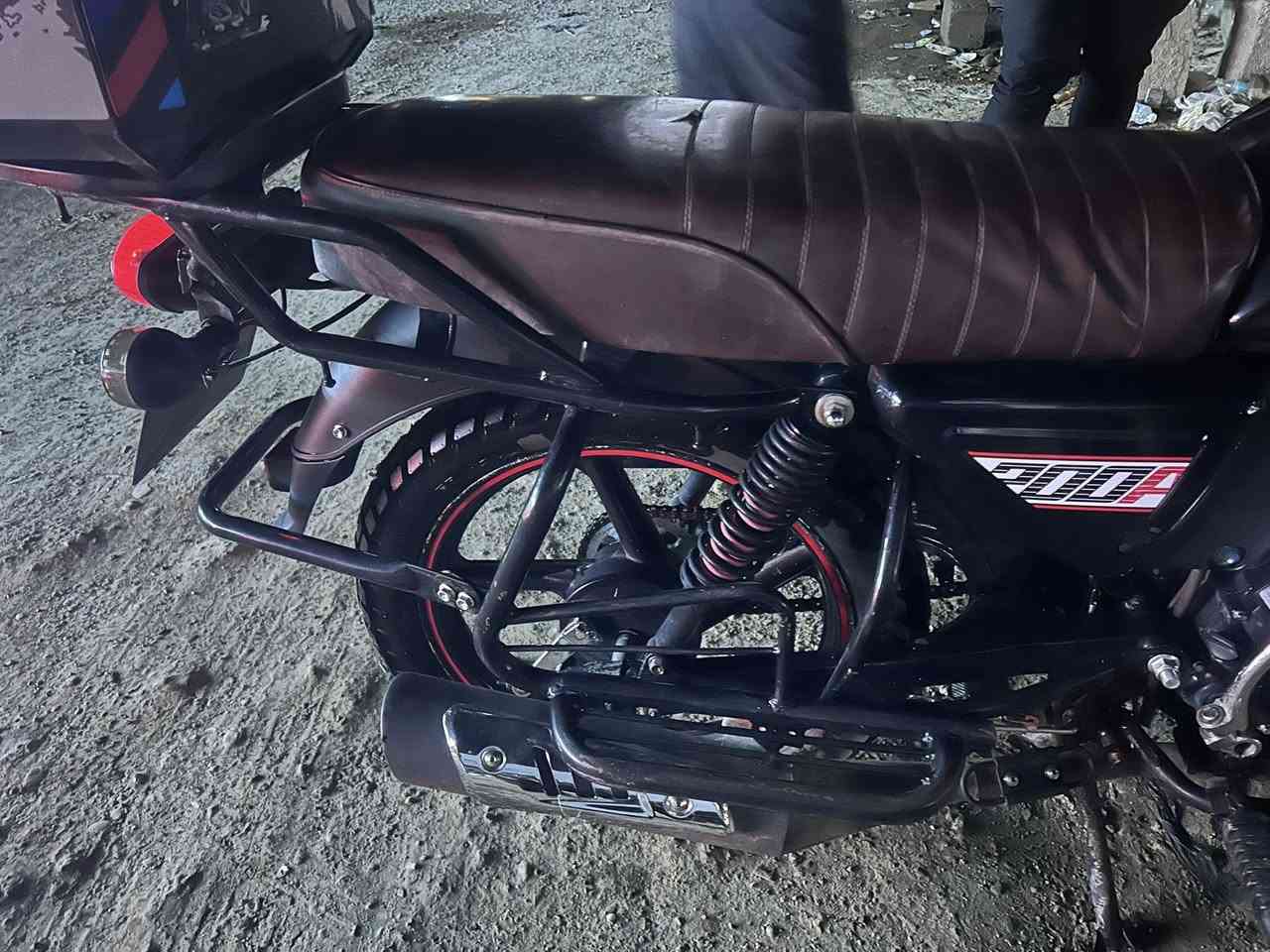 السلام عليكم دراجه سونك محرك دايون ٢٠٠ سيسي دراجه مكفوله من كلشي بس منفيس بمليون وخمسين  وبيه مجال بصيط للطيبين لمو شراي لا يتعبني رحمه عله واديكم ***********
