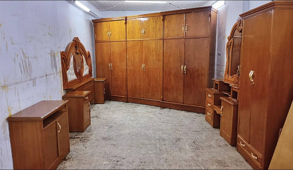 غرفة نوم 6ابواب صاج مستعمل داخل وخارج 

***********
