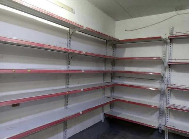 سلام عليكم رفوف جدارية البيع 26 متر تركي الاصلي ميكانو ابو جسرين نضافه 100/100 طول رف متر دبل شاصي تركي ميكانو شراي يتصل *********** مكاني بغداد جميلة واكو توصيل 🚚
