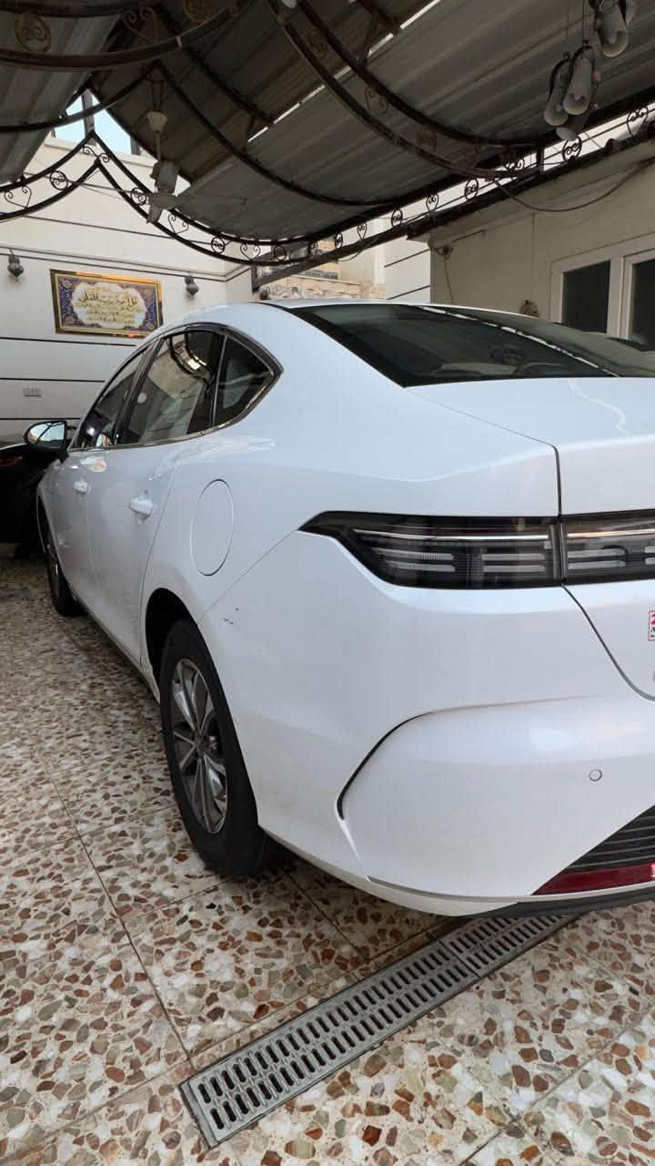 السلام عليكم عندي بي واي دي ٢٠٢٥ زيرو زيرو زيرو يعني مو دكلي الزيرو بيش ماشيه ٤٠٠ كيلو فقط مرقمه بغداد بسمي مواصفاتها فتحه بصمه كشنات جلد لونين شاشه قلاب قطعتين تبريد كامره دواره لايت زنون لد امامي ويل كب كل غراضها موجوده ممفتوح اي شي منها ملاحظه السياره بيها شخطين زغار من تجي تشوفهن مكاني بل سيديه السعر ٢١ و ١٠٠ مليون قفل مرقمه لوحات للستفسار ***********
