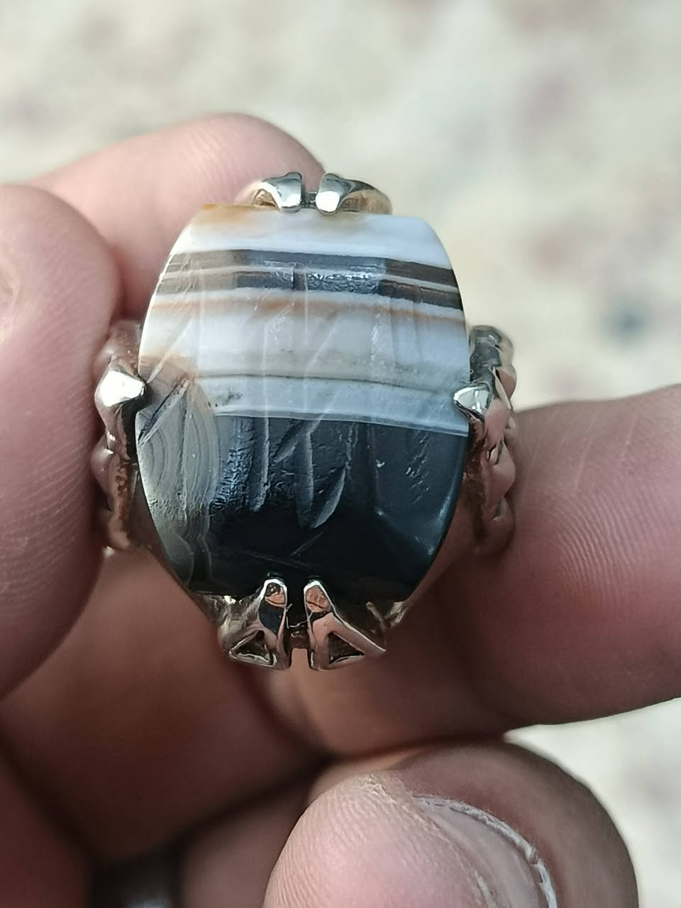 جزعه يمانيه قديمه  صياغه جديده
حجره خشنه مخطوطه 

صياغه يدويه  ثقيله 

قياس الخاتم   24 
السعر 150 سعر ثابت وبخدمتكم

***********

 بغداد /الامين الثانيه
