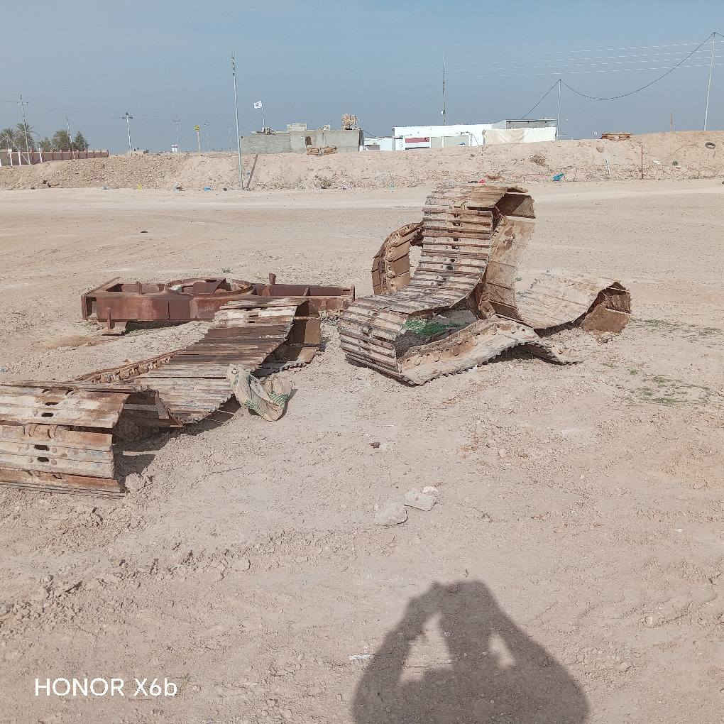 السلام عليكم تفصيخ حفاره هيتاشي موديل ٨٥ للبيع مكانها الرمادي للاستفسار الاتصال على الرقم ***********
