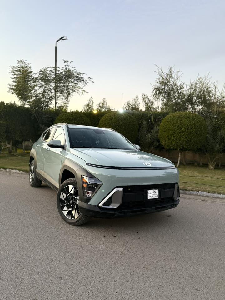 📌 للبيع: كونا 2025 فئة S.E.L – وارد أمريكيو

🚗 الموديل والمواصفات:
• Ford Kono 2025 فئة S.E.L
• محرك 4 سلندر 2.0 لتر
• وارد أمريكا (American Import)

🎨 اللون الخارجي:
• Pistachio Green (أخضر فستقي / Pistachio Green Metallic) — لون جذاب ونادر يعطي مظهر راقي ومميز.  

🛣️ الممشى:
• ممشى شبه زيرو — فقط 1000 كم!
(سيارة كأنها جديدة تقريبًا)

⚠️ الحالة الفنية والأضرار:
• بدون شواصي (بدون رسوم تصادم ضخمة)
• بدون لغد ما الحادث
• فقط تبديل بنيد وتكحيل جوملغ الأمامي فقط
• الدعامية من غير مبدلة
• الأيرباك سليم بالكامل

مكاني حي الجامعة السعر 163 وبيها مجال 
***********
