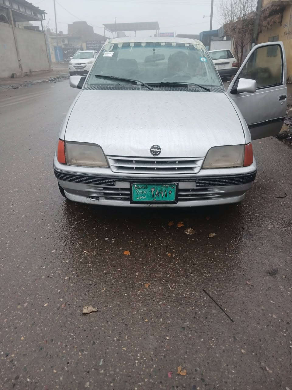 السلام عليكم سيارة كاديت موديل ١٩٨٨
كملت معاملة مالها الاحد استلم سنوية سيارة با اسمي 

شرط تحويل . مكاني الموصل الجانب ايمن سيارة مصبوغة جماليه سعر ٢٦ بيها مجال

***********
