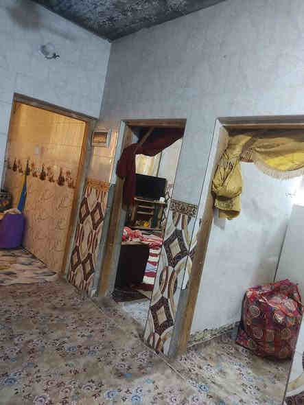 #الدار_للبيع  السلام عليكم من رخصه صاحب الكروب للبيع بيت 100م مربعه طابو زراعي سند 25  طابقين يحتوي على  اربع غرف واستقبال وحولي ومنور صحيات  2 داخلي وخارجي مطبخ  مع بيتونه ومخزن الطابق الارضي كامل الطابق الثاني بس لبخ نقص مثل مامبين بالصوره العنوان الدوره ابو دشير   مستوصف الشهداء شارع اسواق السيد  للاستفسار على الرقم  ***********   سعر مناسب بيع مستعجل السعر خاص
