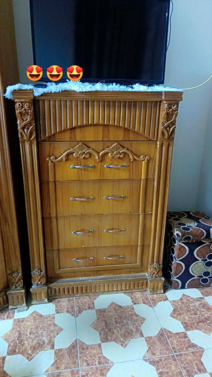 غرفة نوم للبيع خشب صاج ثقيل السعر مليون و800 والتواصل ع واتس ***********
