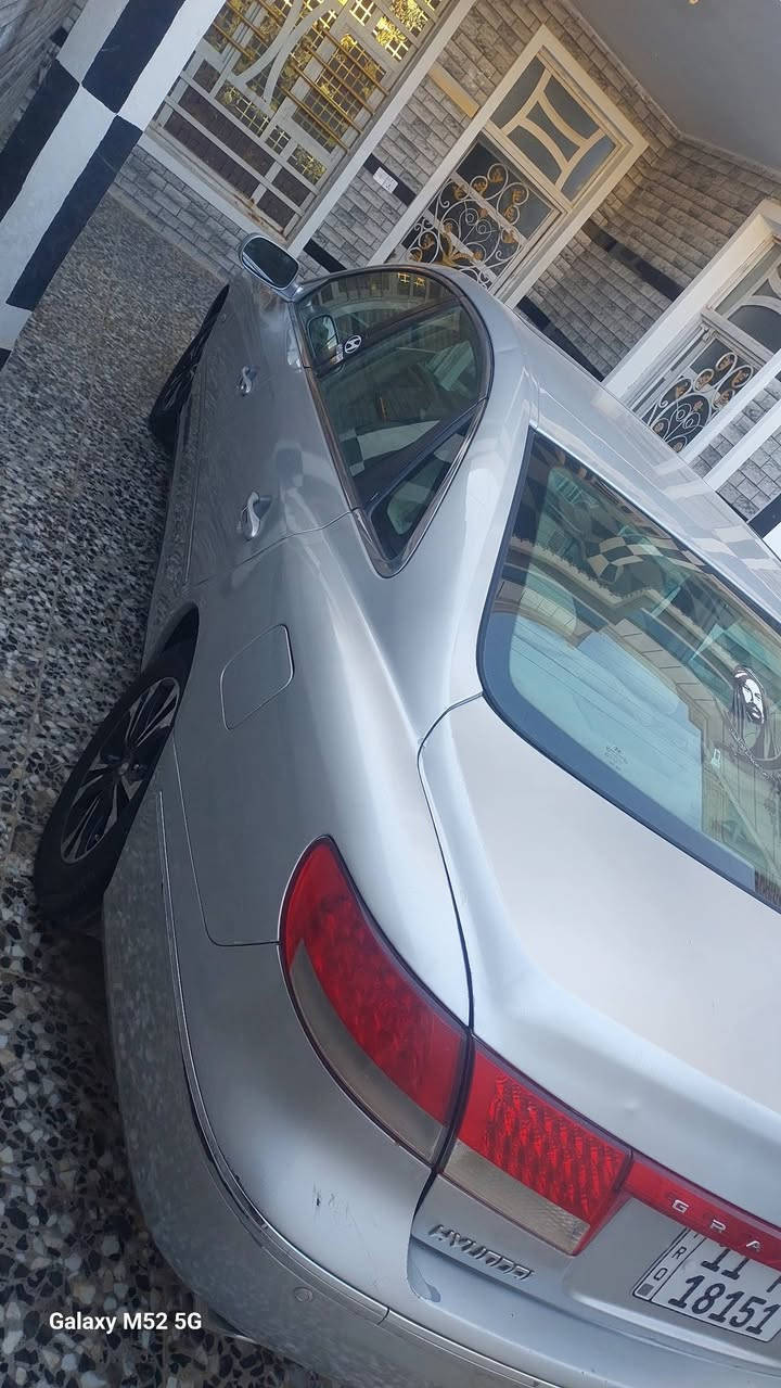 السلام وعليكم هونداي ازيرا موديل ٢٠٠٧ مراوس بسوناتا مقدس وانطي فرق شي قليل مكاني الحسينيه سياره كامله رقم نكليزي بغداد بسمي محرك وكير بعده بلضمان *********** مصبوغه عام
