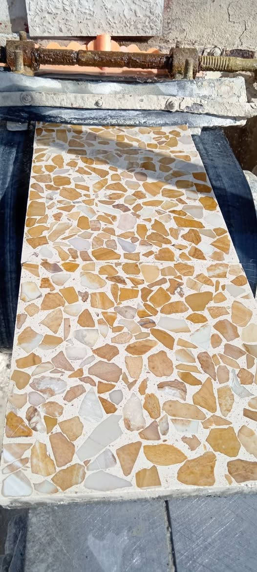 وفرنا لكم كاشي رقم خمسة سعر الف كاشية يصير بـ 700 الف دينار
وفرنا لكم كاشي رقم اربعه سعر الف كاشية يصير بـ 600 الف دينار 
 وفرنا لكم كاشي رقم ثلاثة سعر الف كاشية يصير بـ 500 الف دينار 

  موقع العمل المـــــــوصـــــــــل الساحل الايمن....... 
سمنت سعودي اصلي شرط وضمان✅
ماء حلو خالي من الاملاح✅
حجر عراقي خالص✅
جلي اوتوماتيك ✅
مجلي وكامل قياس 30*30
للحجز والاستفسار يرجى مراسلة الصفحه او الاتصال على الارقام التالية 

ارقام المعمل 
*********** واتساب + اتصال
‏‪***********‬‏ اتصال + واتساب 
*********** اتصال
