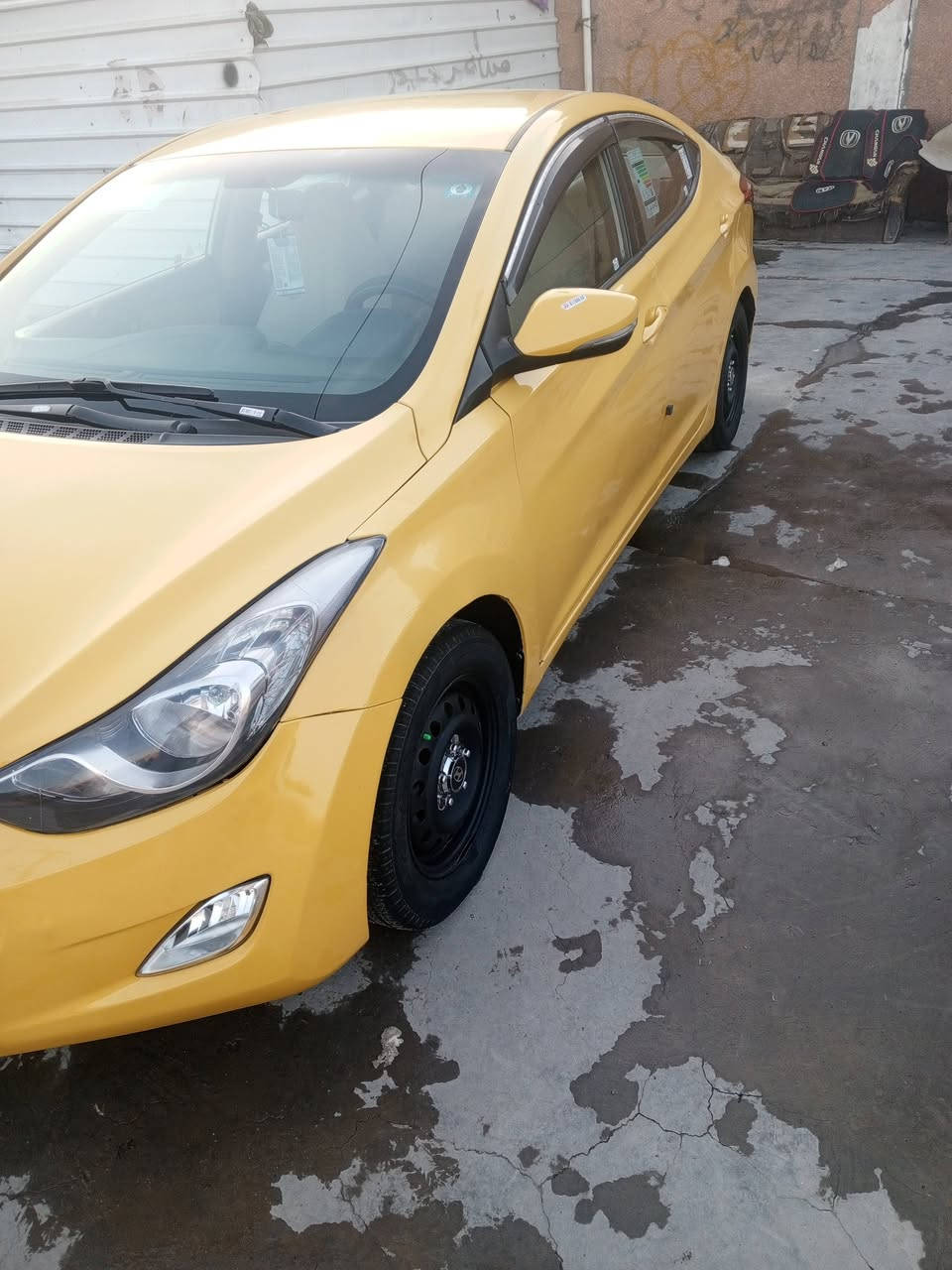 السلام عليكم 
الانتره 2014 خليجي بدون حادث 
مكينه 1800 دوش 
سياره كامله صدر امامي خلفي جديد
وتبريد شرط بسمي مصفره هيئة وغرامات 
مكاني بغداد حي النصر 
السعر 110 
***********
