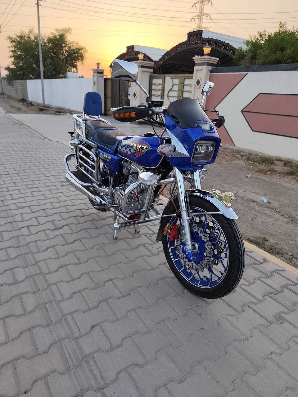 السلام عليكم دراجة بارت سورية 25 مكفولة كفالة عامه ماشيه 7000السعر925 بيها مجال  الشراي يتصل على الرقم ***********المكان مكيشيفه
