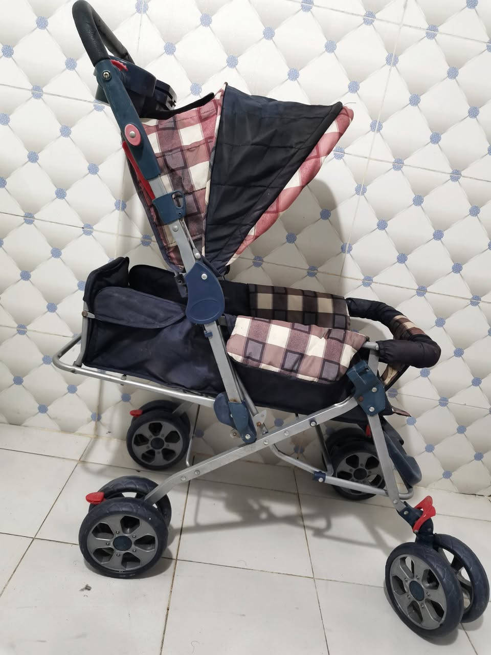 للبيع عربانة نضيفة تتحمل الى4 سنوات تطبك و جلوس و منام 
سعر 25 
يوجد توصيل


**إذا كنت صاحب هذا الإعلان وتريد حذفه لأي سبب، رجاءا أرسل رسالة إلى الدعم الفني**