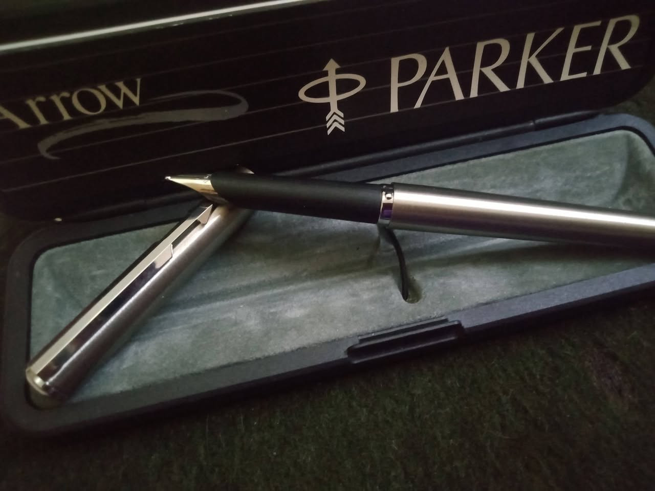 قلم حبر من باركر آرو جديد زيروووو لم يستخدم نهائي بالعلبة الأصلية والكتالوج يتميز بتصميم معدني فلاذى بالكامل ضد الصدأ ومشبك على شكل سهم مميز لعلامة باركر


**إذا كنت صاحب هذا الإعلان وتريد حذفه لأي سبب، رجاءا أرسل رسالة إلى الدعم الفني**