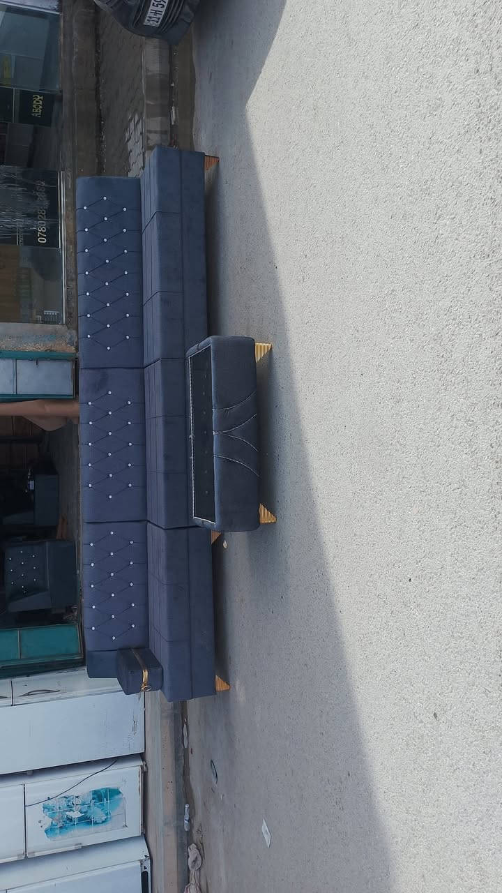 بسم الله نبدأ معمل قنفات الانوار مستمر معكم بتقديم افضل العروض وانسب الاسعار سعر المتر 90الف فقط ضمان حقيقي لمده 10سنوات خشب زان الاصلي واسفنج نفطي درجه اولى العنوان القائم شارع الكراج القديم مقابل دائره الكهرباء 
ملاحضه: يوجد لدينا تجديد قنفات 
للاستفسار ***********
