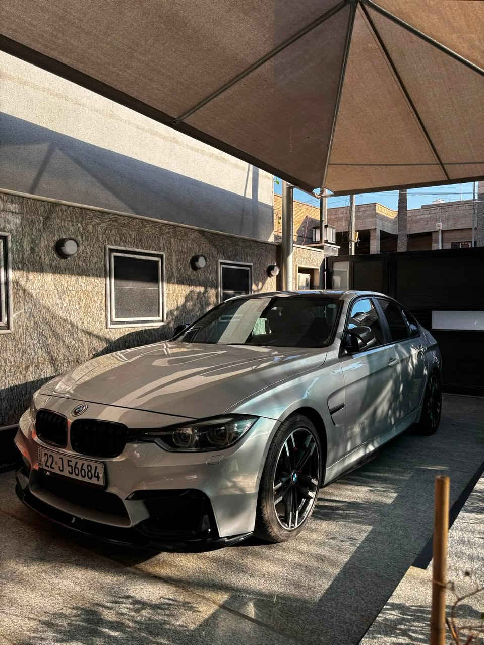 🔥 للبيع | BMW F30 328i LCI 2018 🔥

أخوان السيارة احلى واقوى F30 بل عراق من زاخو للفاو

بشرط من تجي وتشوفها شخط ما بيها 

السياره body kit m3 أصلي كامل + فول هوائيات

المواصفات:

 ● موديل: 2018 LCI
 ● وارد: أمريكي
 ● العداد: 120,000 كم
 ● فل مواصفات

المميزات:
✅ فتحة سقف
✅ شاشة كبيرة (Navigation)
✅ Head-Up Display
✅ Harman Kardon Sound System
✅ كاميرا خلفية
✅ حساسات أمامية وخلفية
✅ دخول وتشغيل بدون مفتاح (Comfort Access)
✅ مثبت سرعة
✅ إضاءة LED LCI
✅ داخلية جلد كهربائية مع ميموري

التعديلات:
✅ Stage 2
✅ Intake
✅ Downpipe
✅ Full Exhaust (تفريغ)
✅ ECU Tune

معلومات السيارة:

 ● وارد أمريكي.
 ● الحادث جاملغ وحافة بنيد فقط.
 ● بدون أي ضرب بالدواخل.
 ● صبغ قطع التحديث وشبر بل باب ع مود تصير نصبه مرتبه

السيارة جداً نظيفة، أداءها قوي وسحبها ممتاز، جاهزة للاستخدام ولا تحتاج أي مصروف.

📞 للاستفسار ***********
السعر  على تزويد السياره ونضافتها ببلاش 
178 بيها مجال
