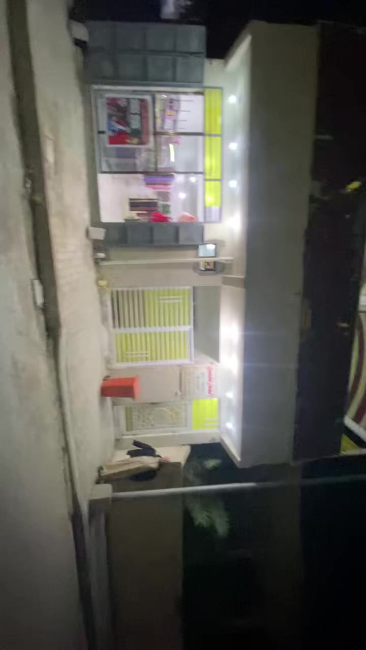 عقار للبيع مساحه ٢٠٠ زين القوس بداية شارع الملا قرب المنتزه بناء حديث
الطابق الاول بيت منفصل. ومحل 
الطابق الثاني  ايضا بيت منفصل 
ستقبال مطبخ غرفتين نوم ٢  صاله صحيات خارجيه وداخليه 
لل الاستفسار  الرقم ‭٠٧٧٥ ٣٨٤ ٨٩٤١‬
