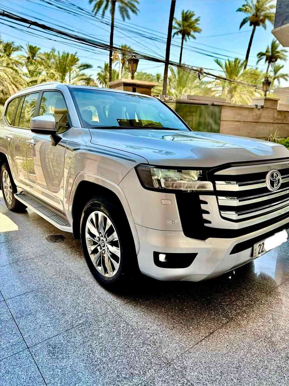 السلام علكيم للبيع
Toyota Land Cruiser 2022
  تويوتا لاند كروزر 2022. 
ملاحضة / رقم السيارة اربيل تحويل مباشر 
لون السيارة سلفر مميز 

  🛣️  المسافة المقطوعة فقط 8000   الف كلم فقط بحالة الزيرو وشرط مشي حقيقي وضمان شركة ساس داخل الشركة 
------------------------------------------------------------ 
✅ المواصفات: فئة GXR ساس معروفة مواصفاتها 
✅ الحالة: كفالة عامة من كلشي بحالة الزيرو 
📞 للأستفسار الاتصال على الرقم
***********

