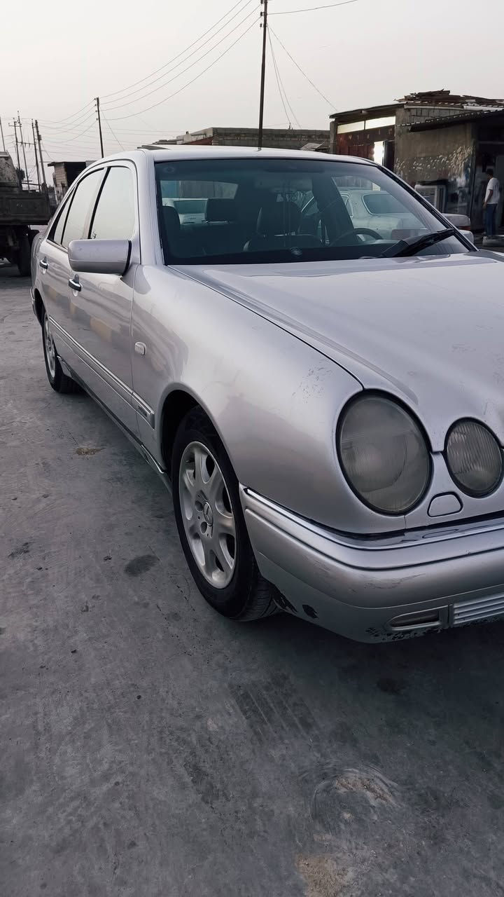 سلام عليكم ورحمه
ام عيون 1998
السعر(٨٨)بيه شي بسيطحك الجيه
السياره كفاله من العيب الشرعي والخيال مصبوغه جماليه عام 
مكينه خراطيم .كلشي موضح بل صور 
رقم ذي قار  انكليزي .اتصل على الرقم *********** 
المكان ذي قار الرفاعي
