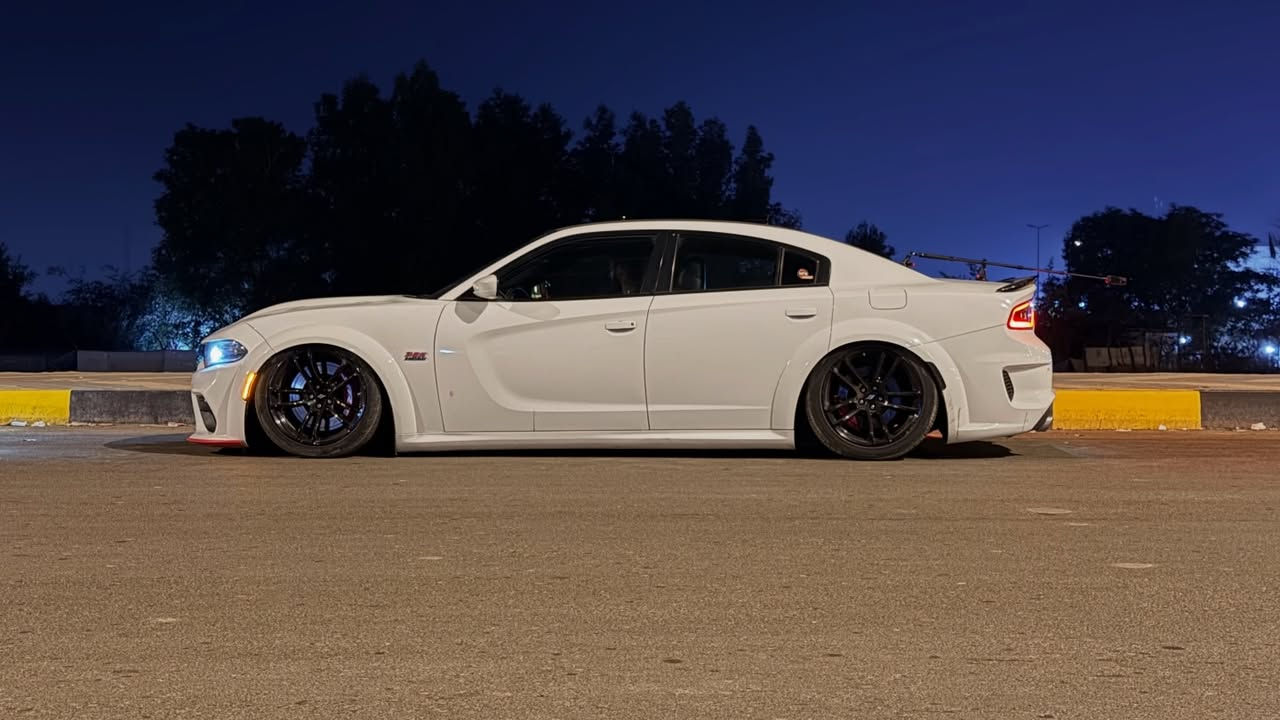 للبيع: جارجر وايد بدي SRT موديل 2020 🔥
باسمي تحويل ثاني يوم

🚗 الممشى: 36,000 ميل 

⸻

⚙️ المواصفات:
 • فول مواصفات عدا الفتحة
 • رادار جانبي
 • حساسات أمامي وخلفي
 • كشنات كنتارا (حضن) تدفئة + تبريد
 • ميموري خزن 3 وضعيات
 • باقي المواصفات المعروفة للفئة

⸻

🔥 الإضافات:
 • برمجة وتفريغ مصطفى إيكل
 • نظام تعليق هوائي S2 Plus من فيرست كلاس (تحكم شاشة) – مشدود قبل شهر
 • شوتةAFE 
 • AFR Gauge
 • تفريغ وزرع بوابات كواتم تفصال على الوادي
 • دبات سود
 • دركة RPM كاربون فايبر حقيقي
 • ولف حماوة Mishimoto 82
 • Oil Catch Can

⸻
الحادث:
 (بنيد+ الجاملغ فتح وشد نفس الون  + باب جهة عكس السائق فتح وشد 
مبدلات نفس الون )
 • الباب الخلفي فتح وشد فقط
+ تكمه خارجيه صبغ فقط 
+ الغد صبغ فقط ما بي كص 
📍 مكانها: الناصرية

السيارة نظيفة جداً واستخدام شخصي بدون استعراض أو دوسات.

📞 رقم الهاتف:***********

#dodge #charger #srt #wide_body #yasser_erbil
