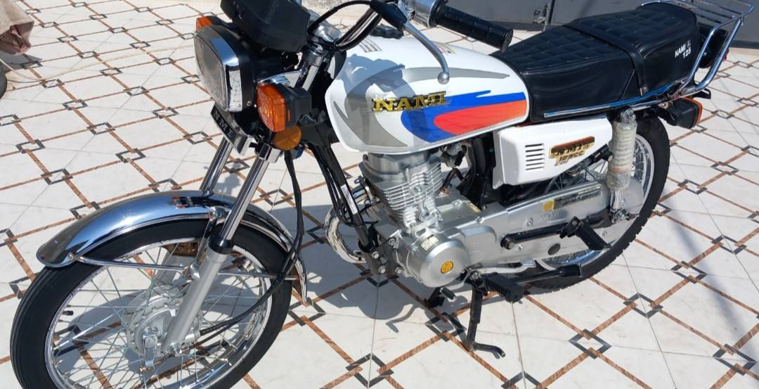 سلام عليكم شباب دراجه للبيع موديل ٢٠٢٣ الون ابيض مكفوله وكيله  سيد جعفر بسمي باب اول مكان المجر ناحيه العدل السعر  1500 //     ***********
