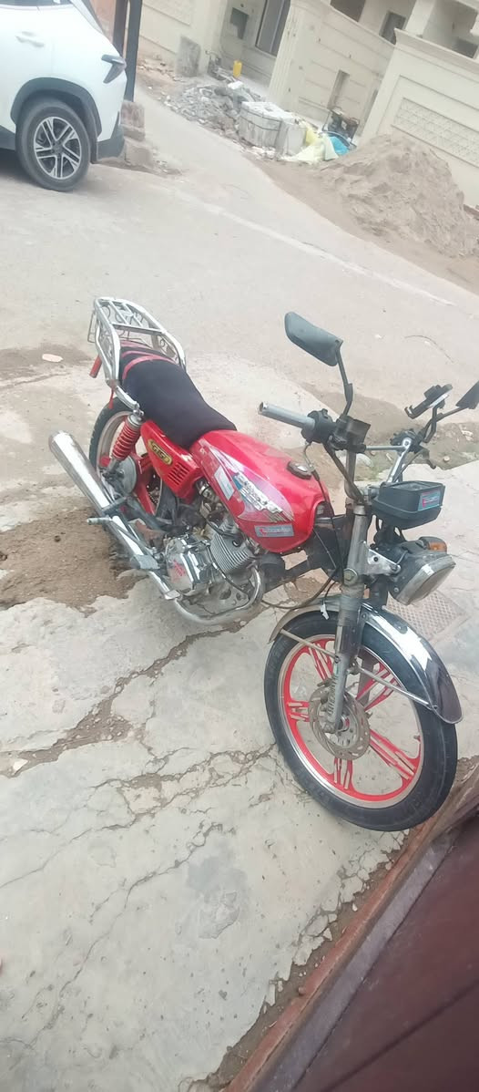 ايراني موديل 21
محرك مكفول وافول تبقه عندك نواقص. بصيطه مال شغل محرك خير وبركه سعره 375 قفل عنوان فلوجه 
واتس  ***********
