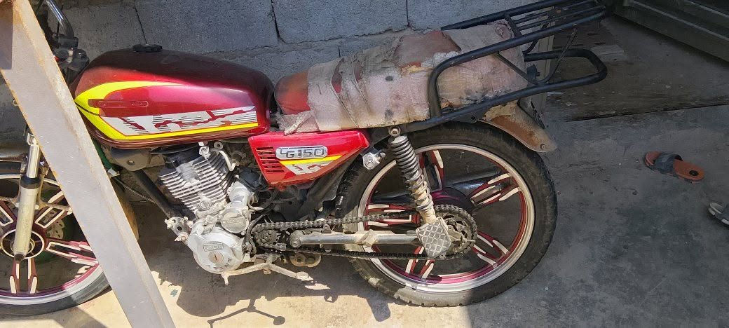سلام عليكم دراجه سيفان 21 نضيف بسعر 300بيها مجال تاير جديد وتانكي جديد وسيبايه جديده نقص بس كهربائيات شرايد بيك خير وتدلل رقمي ***********
