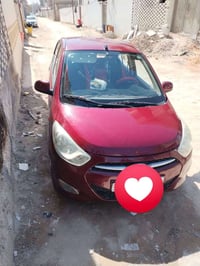من رخصت مدير الكروب. هاي سيارة هاتشباك صغيرة من شركة هيونداي⁠�، معروفة...