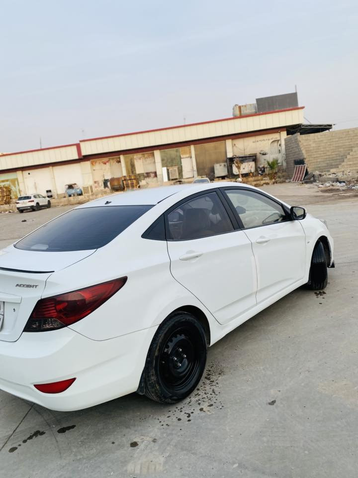 ئەکسێنت تۆماتیک مۆدیل٢٠١٢سپی بەفری دوپارچەو نیوی سبوخە پشتو پێشی کەپسە بەشەرتی رەقەمو بەناو کردن چوار تایەو ویلی تازەیە شاشە ئایپاتە فول فولەرەقەمو سەنەوی بەسەر چوە……….ژمارە تەلەفو ***********واتسئاپ فایبەر سەحر ٩٤مەحامەلە
