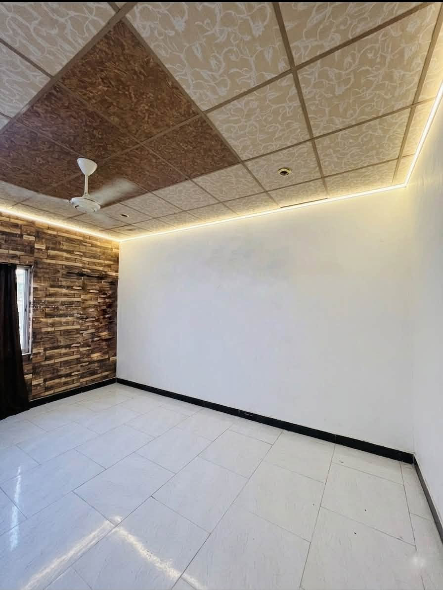 🏠 دار للبيع – الطويسة (مقابل الجسر الأحمر)
✅ طابو صرف
✅ من المالك مباشرة
✅ بناء حديث (2020)

📍 موقع مميز مقابل الجسر الأحمر، أقل من دقيقة مشيًا إلى الشارع الرئيسي، وقريب من جميع الخدمات.

📐 المساحة: 124.5 م²
📏 الواجهة: 10 م

تتكون من:
🔹 طابقين
🔹 6 غرف
🔹 هولين
🔹 مطبخ
🔹 3 حمامات

💰 السعر: 375 مليون (قابل للتفاوض البسيط)

📞  التواصل واتساب مع المالك للجادين فقط :
***********
***********
