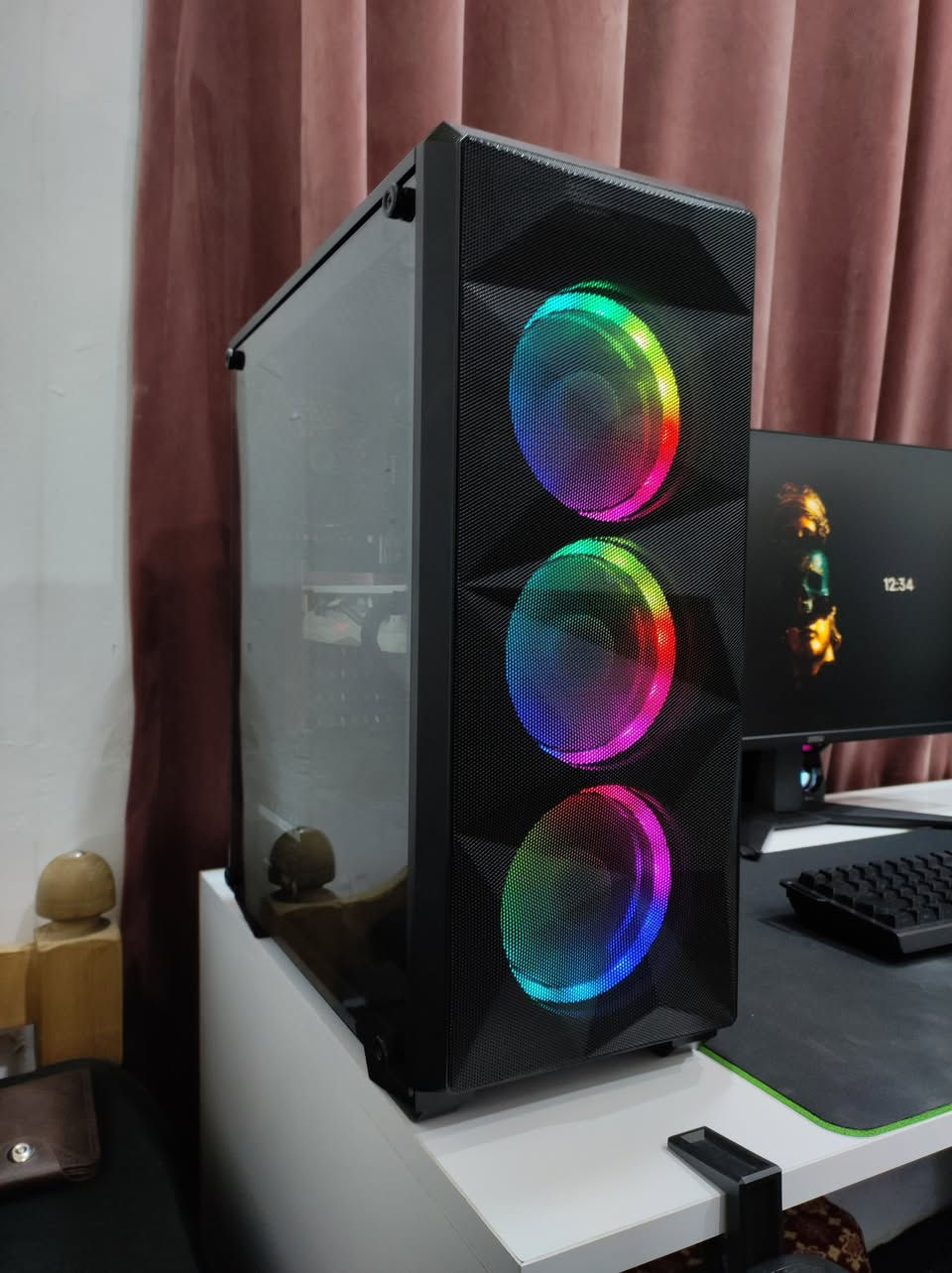 السلام عليكم

📝  ( PC GAMING )

  💻 مواصفات:/
  ▫️ CPU:/ { AMD RYZEN™ 5 3600 6-CORE, 12-THREAD }
  ▫️ GPU:/ { AMD™ RADEON® RX 580 8GB WHITE 2FAN RGB 57℃ }
  ▫️ M.B:/ { AMD MSI B450M-A PRO MAX / M.2  } 
  ▫️ RAM:/ { 16GB - DDR4 }
  ▫️ P.U.S:/ {  650W 80+ BRONZE  } 
  ▫️ STORAGE:/ { SSD 128GB + HDD 500GB  }
  ▫️ CASE:/ { RED🐉RAGON 4FAN  }

📝 المعالج يعادل i5 جيل 11/10 تقريبا ب الاداء متغير حسب الالعاب
  ▫️ ويدعم كسر السرعة لاداء اقوى بعد
 
💰 السعر: 445,000 دينار عراقي 🔒
📍 مكاني: بغداد - الأعظمية
🚚 التوصيل: بغداد (5 آلاف) | المحافظات (6 آلاف)
📞 رقمي: ***********
