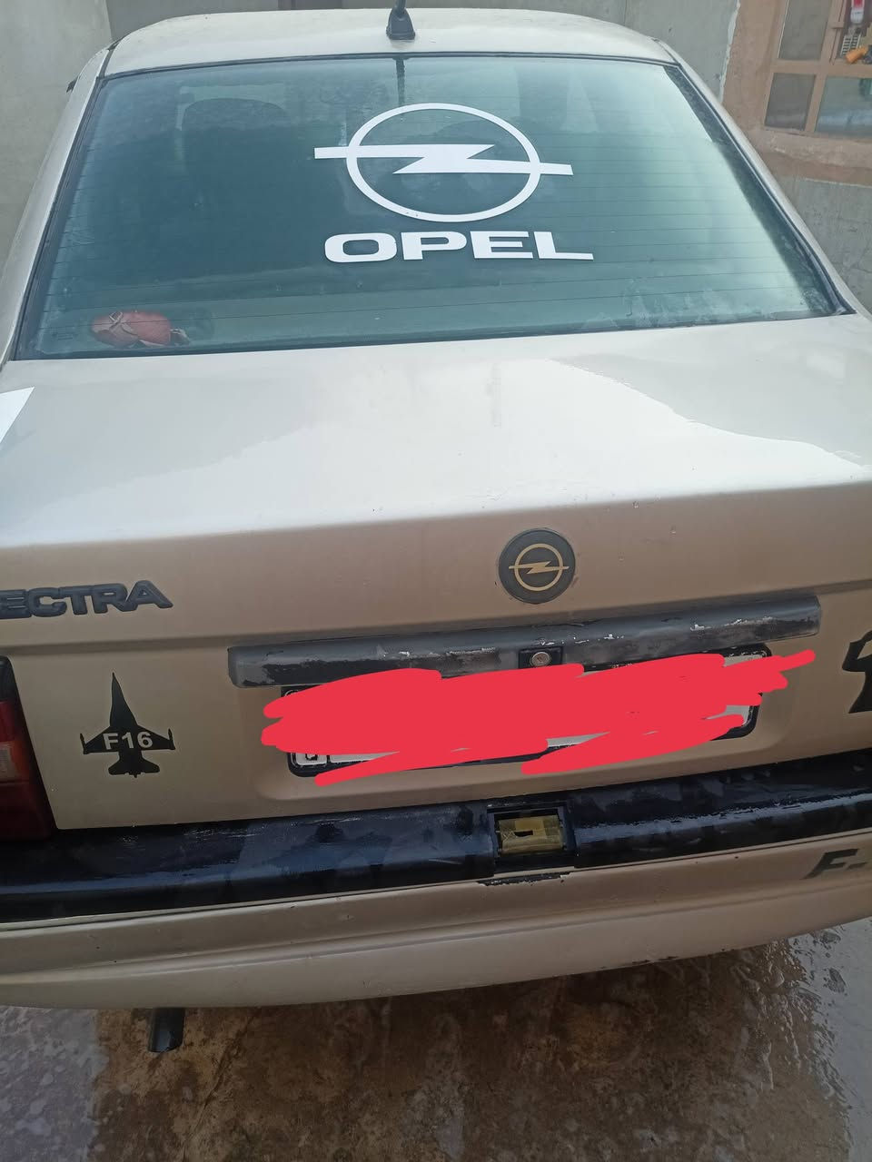 فكتره للبيع موديل ثلاثه وتسعين محرك سطعش قايش عريض رقم نينوئ انكليزي سنويه واحد وثلاثين سعرها خمسه وعشرين/***********
